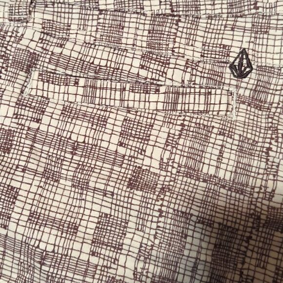 Volcom Juniors Size 9 Abstract Short Shorts - Picture 6 of 11